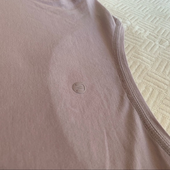 Lululemon - Picture 3 of 6